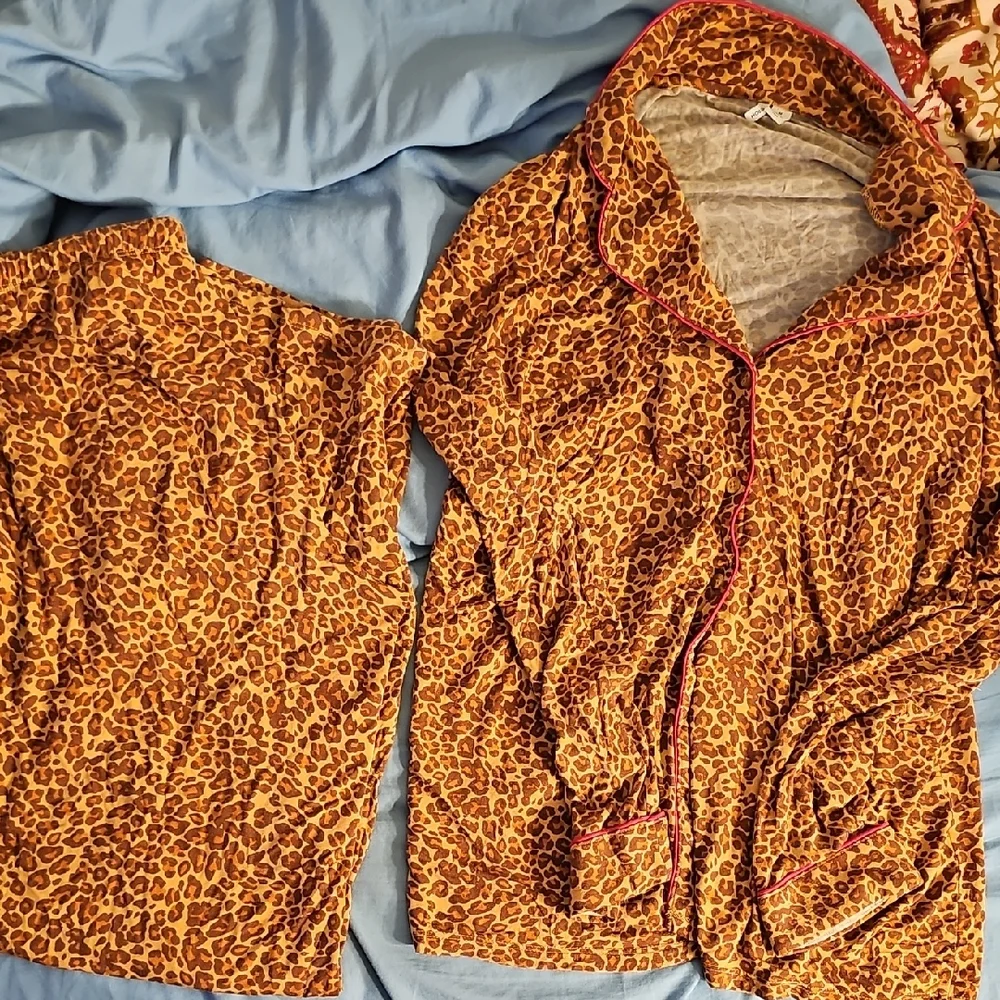 Nordstrom Leopard Print Pajama Set with Red Trim - Picture 3 of 6